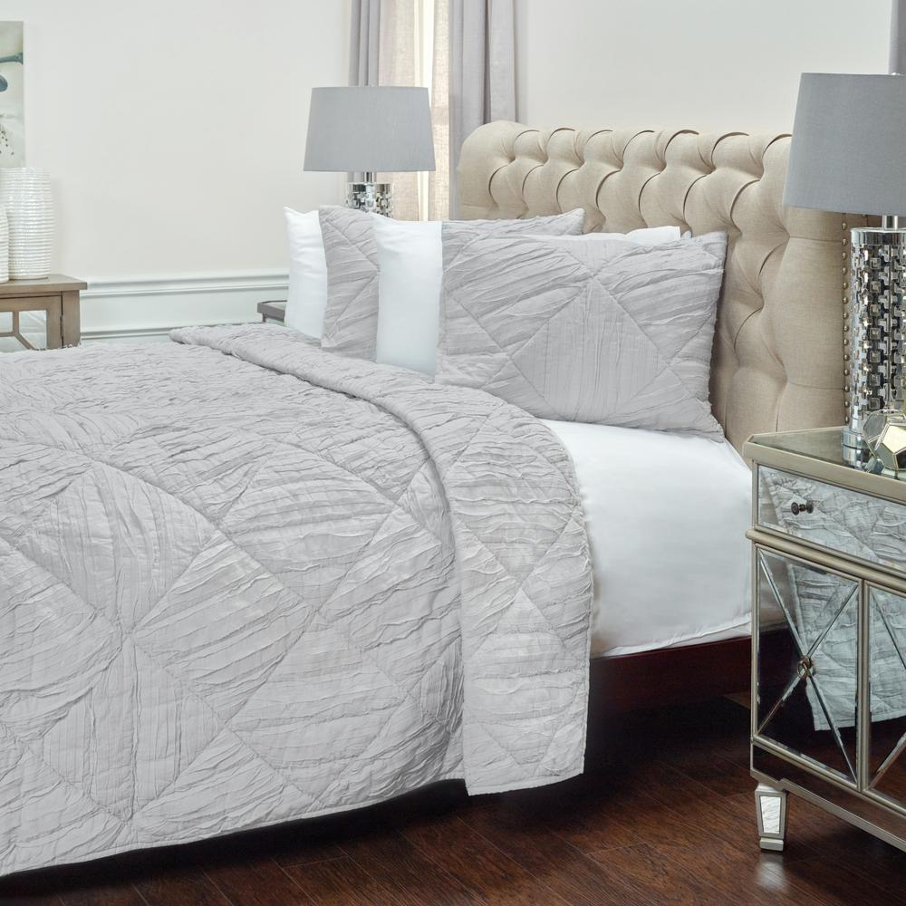 Rizzy Home 90" x 92" Quilt- BQ4199. Picture 2