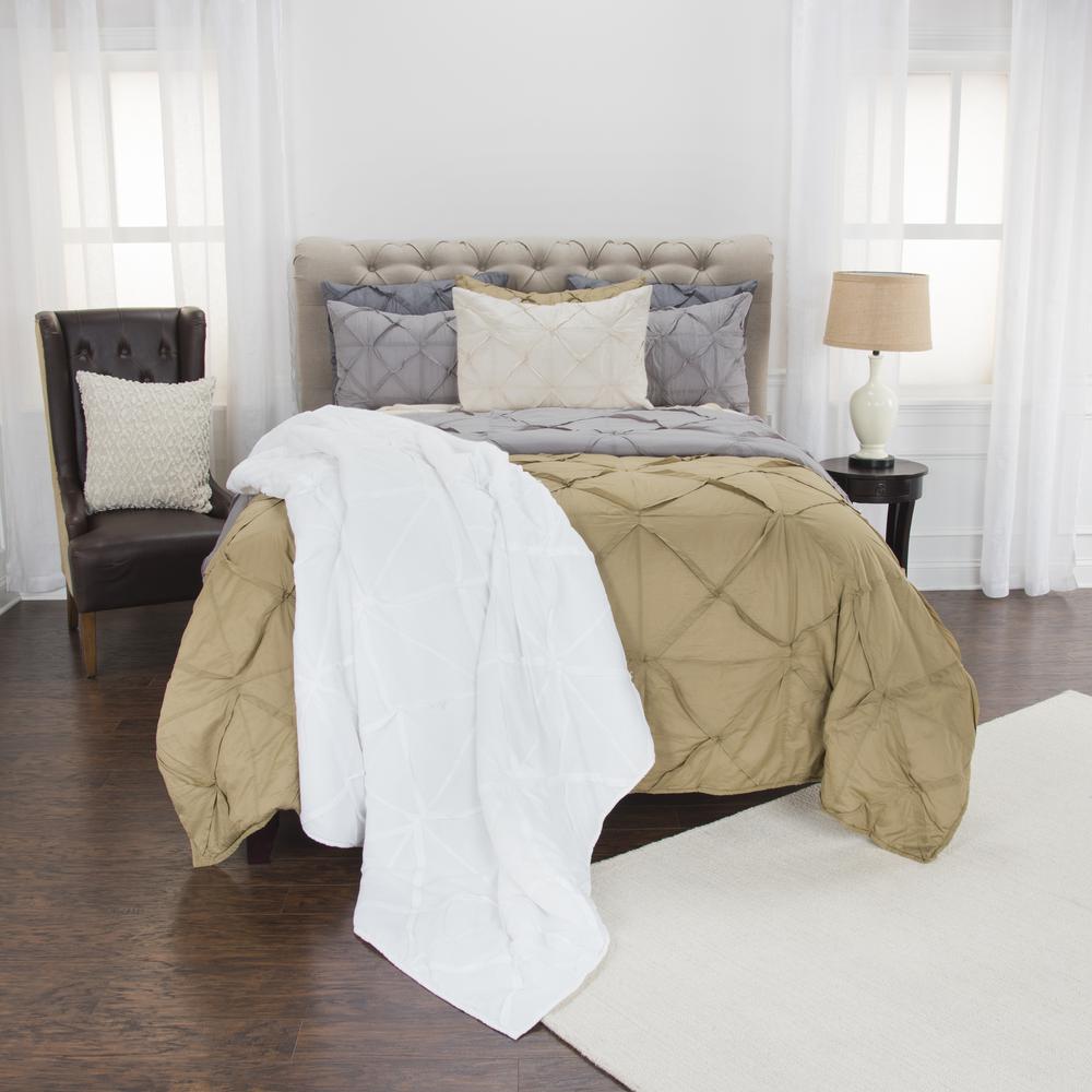 Rizzy Home 90" x 92" Quilt- BT1713. Picture 4