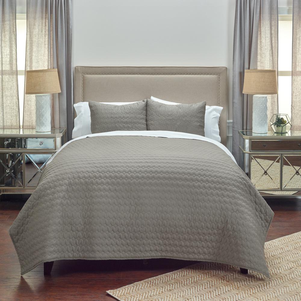 Rizzy Home 90" x 92" Quilt- BT1801. Picture 2