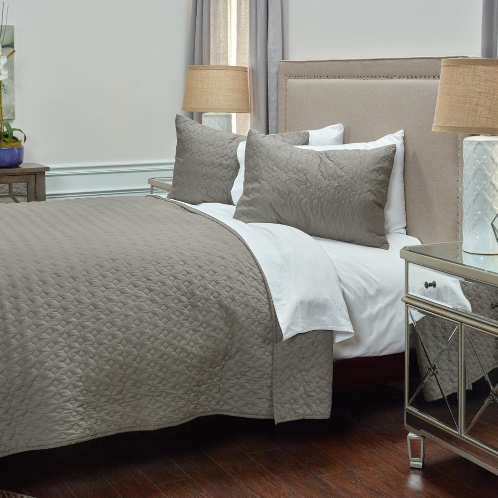 Rizzy Home 90" x 92" Quilt- BT1801. Picture 3