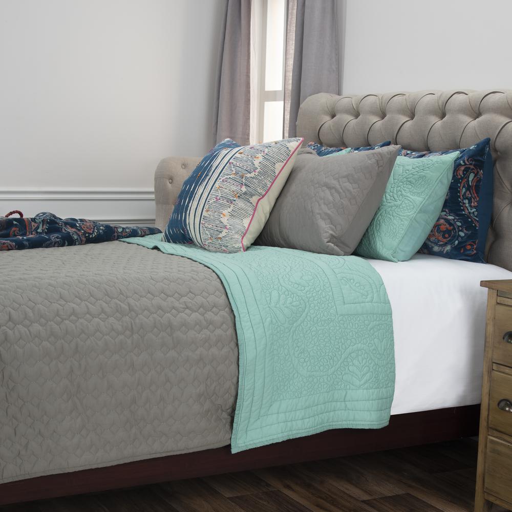 Rizzy Home 90" x 92" Quilt- BT1801. Picture 6