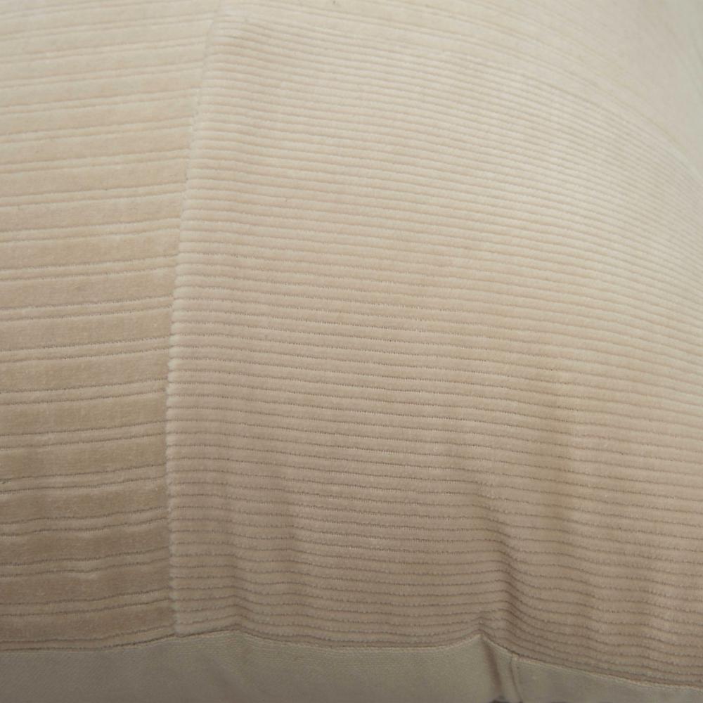 14" X 20" indoor pillow. Picture 2