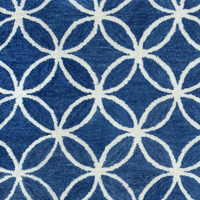 8' Round Hand-Tufted Round Rug. Picture 3
