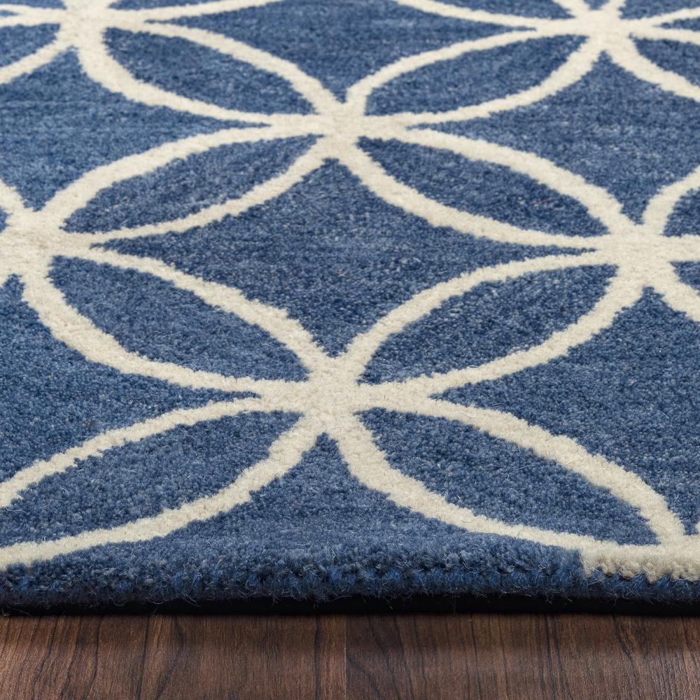8' Round Hand-Tufted Round Rug. Picture 5