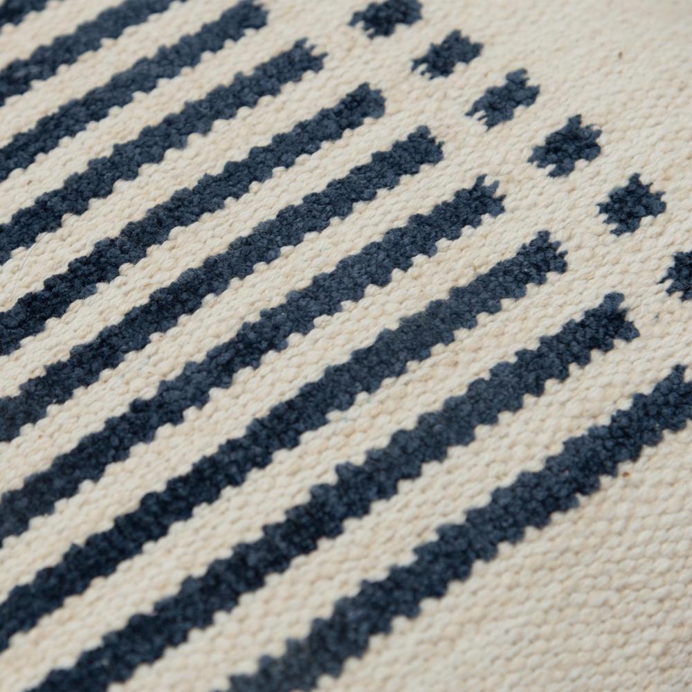 14"X20" 1 poly filled pillow. Picture 4