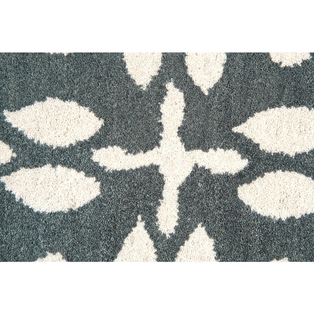 5' x 8' Hand-Tufted Rectangle Rug. Picture 2