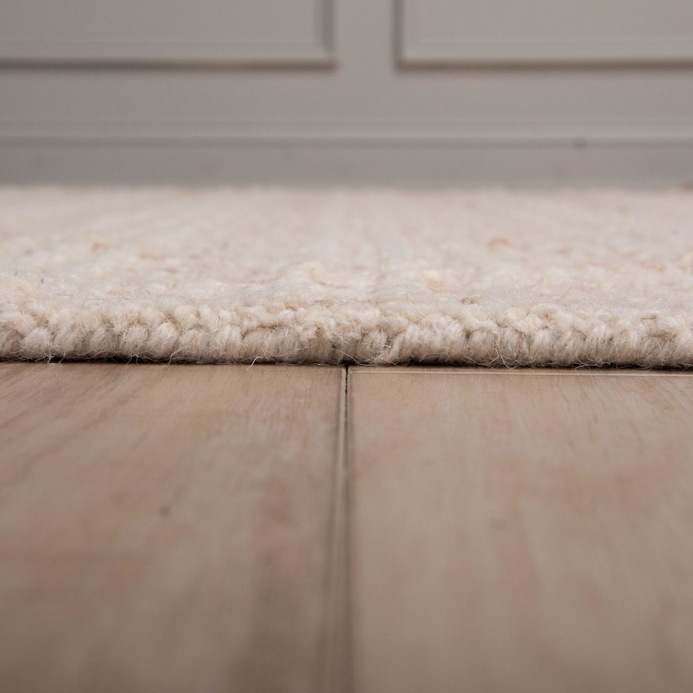 5' x 7'6" Cut & Loop Pile Hand Tufted Rug. Picture 4
