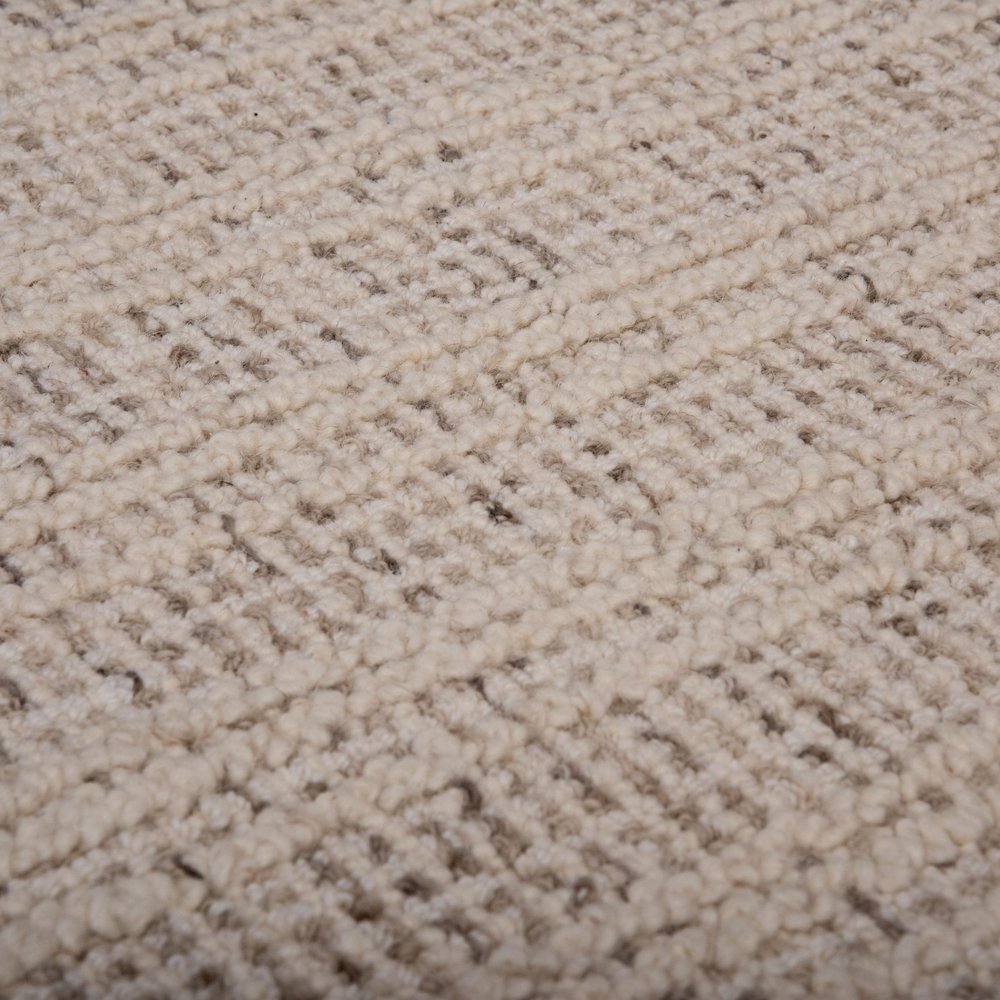 5' x 7'6" Cut & Loop Pile Hand Tufted Rug. Picture 3