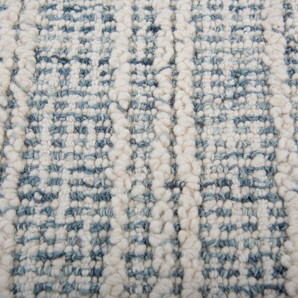 5' x 7'6" Cut & Loop Pile Hand Tufted Rug. Picture 5