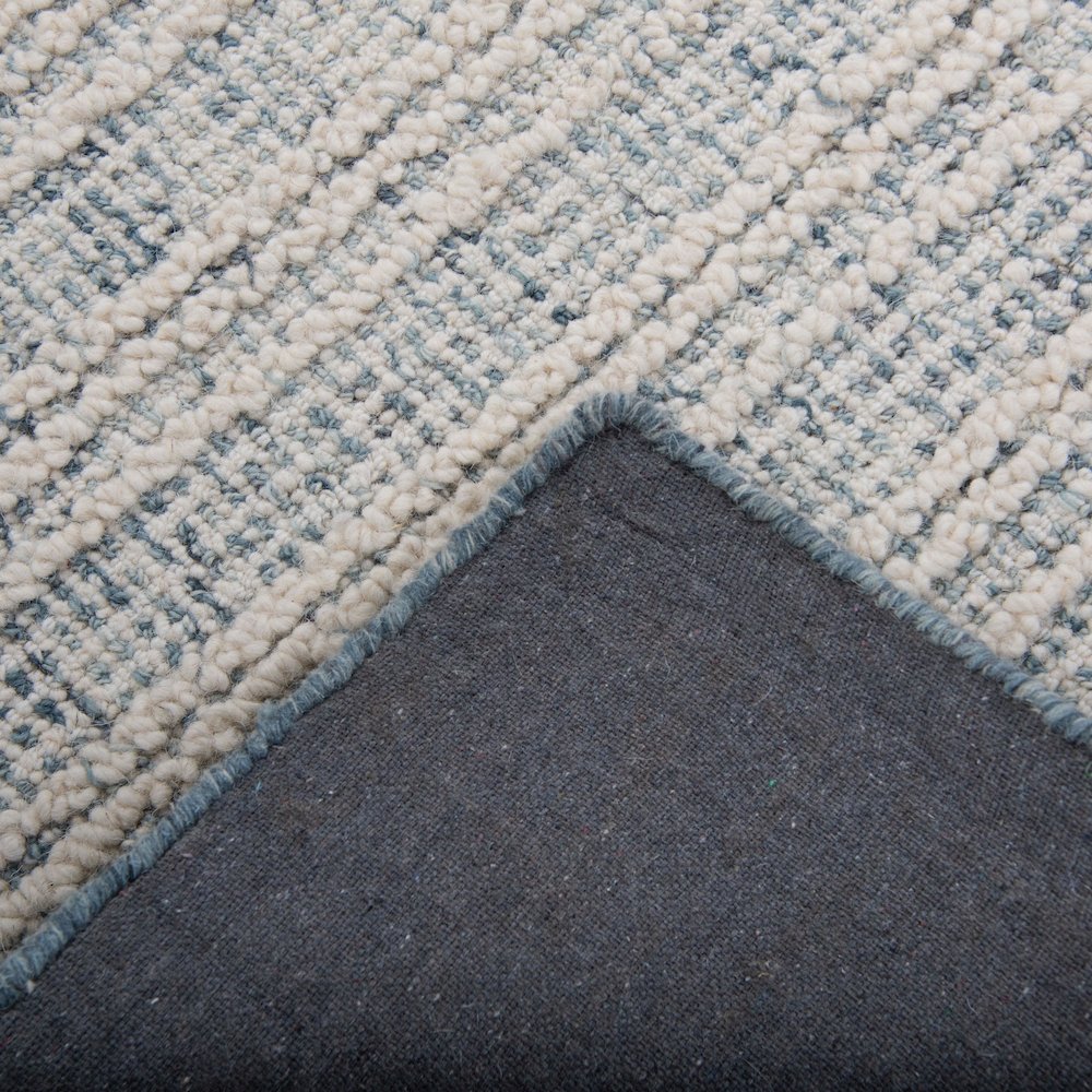 5' x 7'6" Cut & Loop Pile Hand Tufted Rug. Picture 6