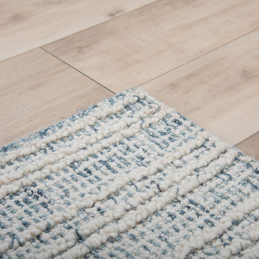 5' x 7'6" Cut & Loop Pile Hand Tufted Rug. Picture 7