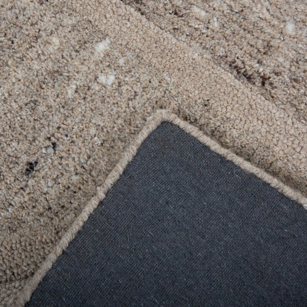 5' x 8' Hand-Tufted Rectangle Rug. Picture 6