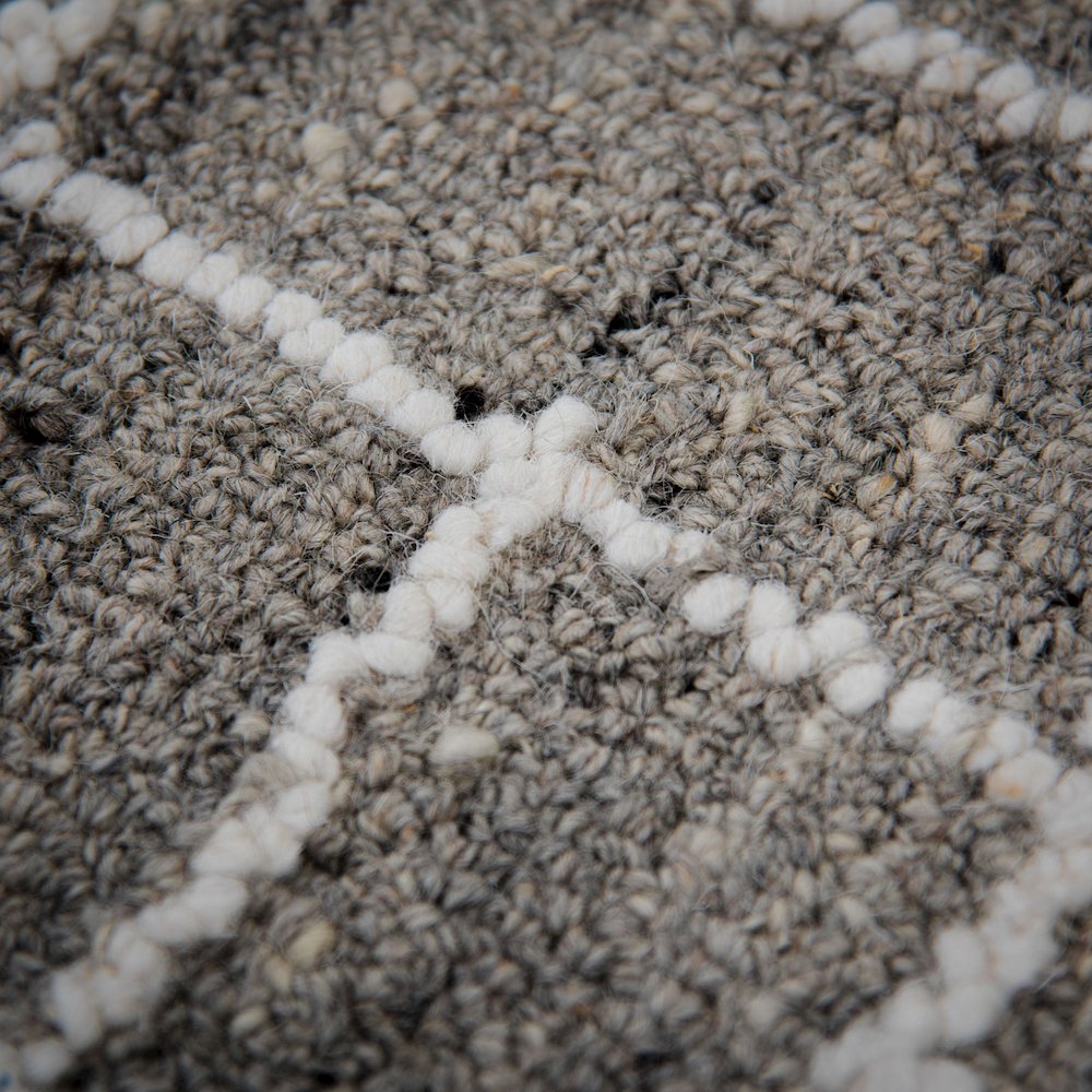 5' x 8' Hand-Tufted Rectangle Rug. Picture 3