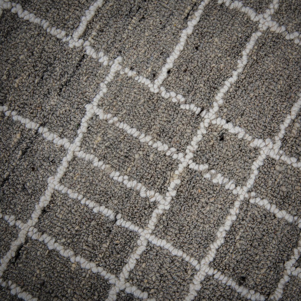 5' x 8' Hand-Tufted Rectangle Rug. Picture 4