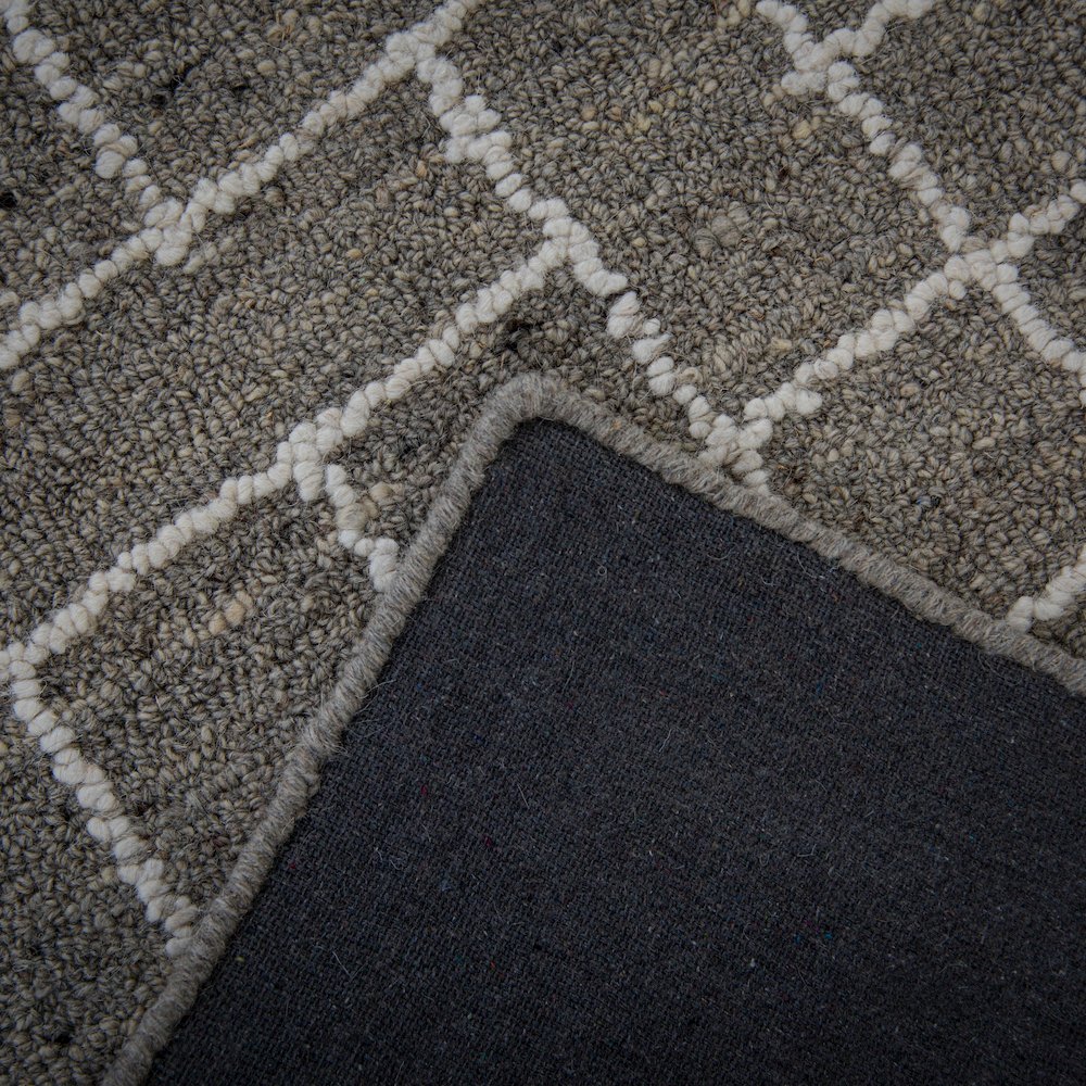 5' x 8' Hand-Tufted Rectangle Rug. Picture 6