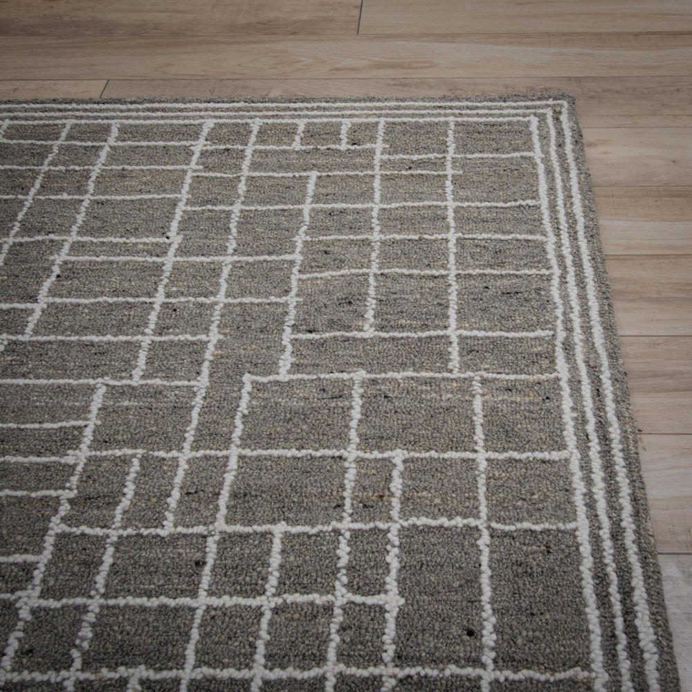 5' x 8' Hand-Tufted Rectangle Rug. Picture 7