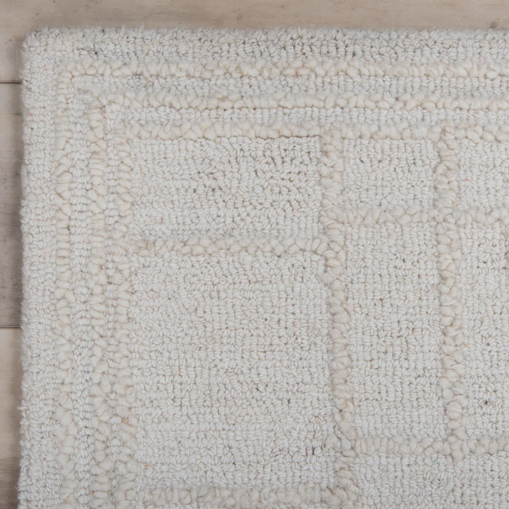 5' x 7'6" Cut & Loop Pile Hand Tufted Rug. Picture 2