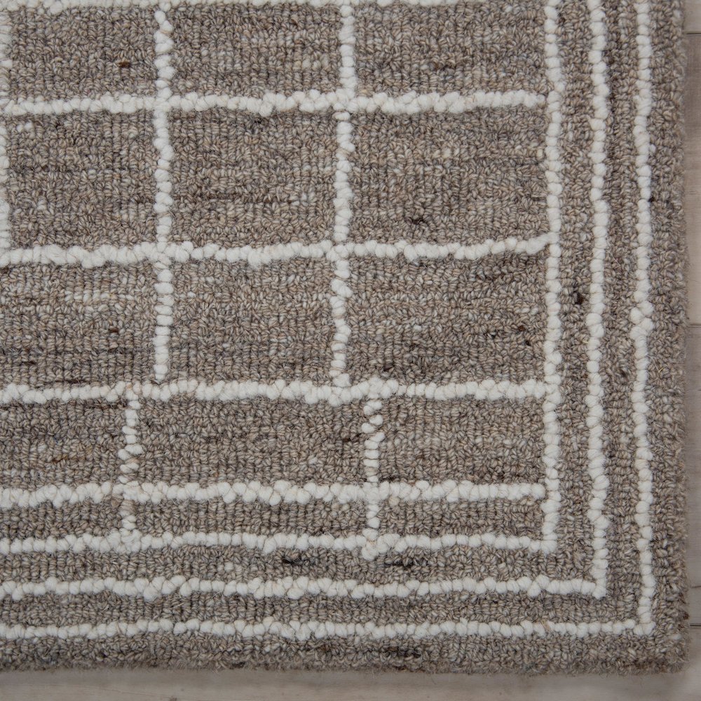 5' x 8' Hand-Tufted Rectangle Rug. Picture 2