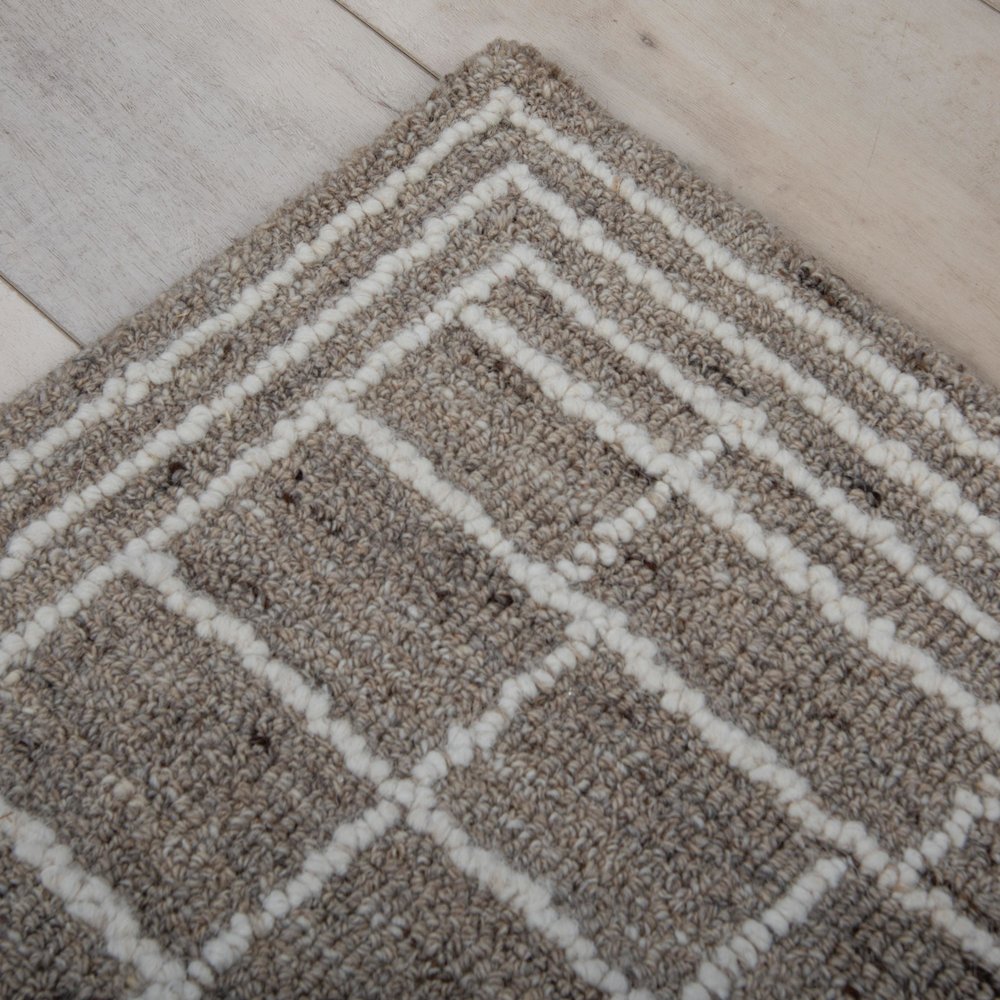 5' x 8' Hand-Tufted Rectangle Rug. Picture 6