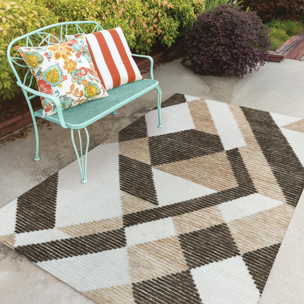 5' x 8' Hand-Tufted Rectangle Rug. Picture 2