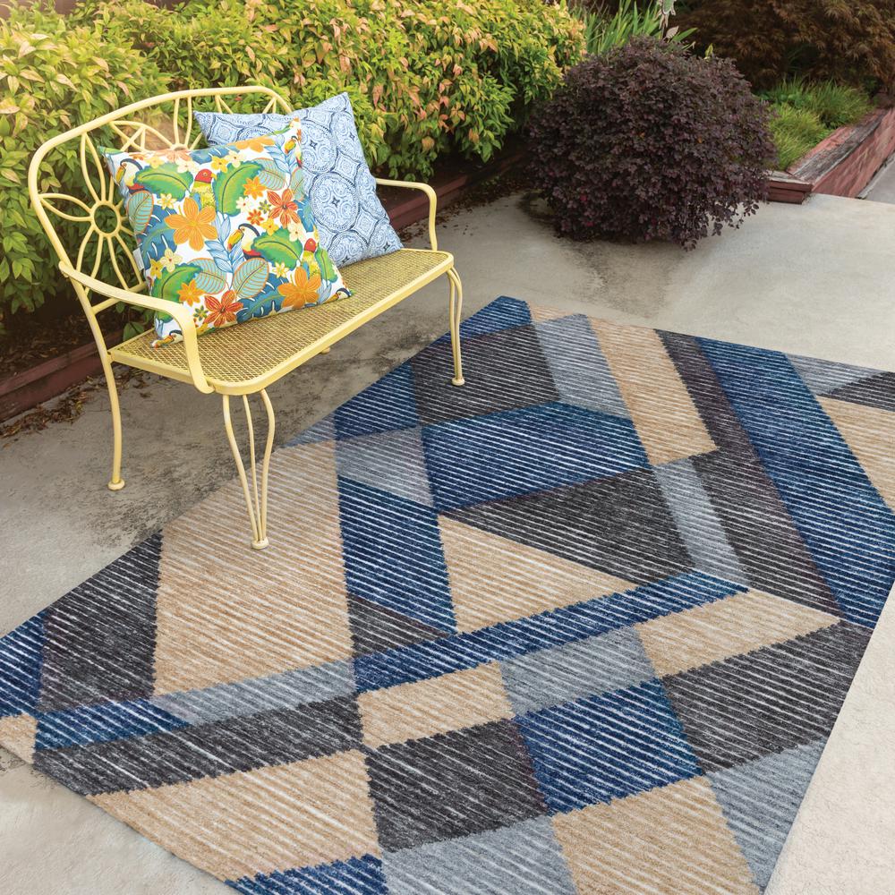 5' x 8' Hand-Tufted Rectangle Rug. Picture 2