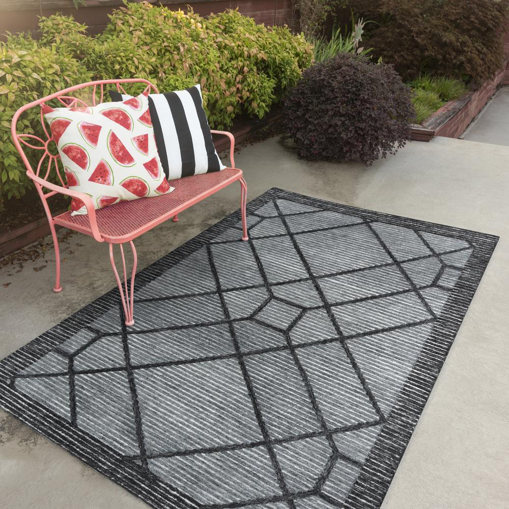 5' x 8' Hand-Tufted Rectangle Rug. Picture 2