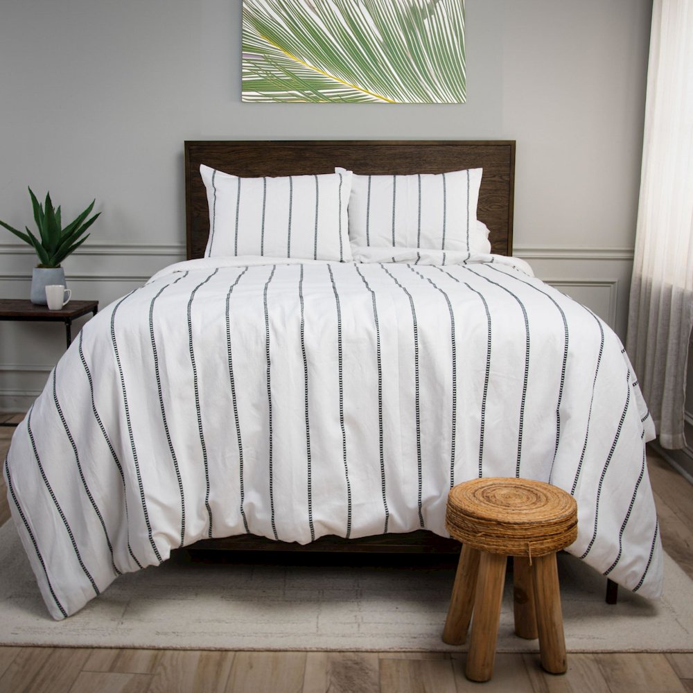 Transitional  92"x96" Comforter/Duvet. Picture 1