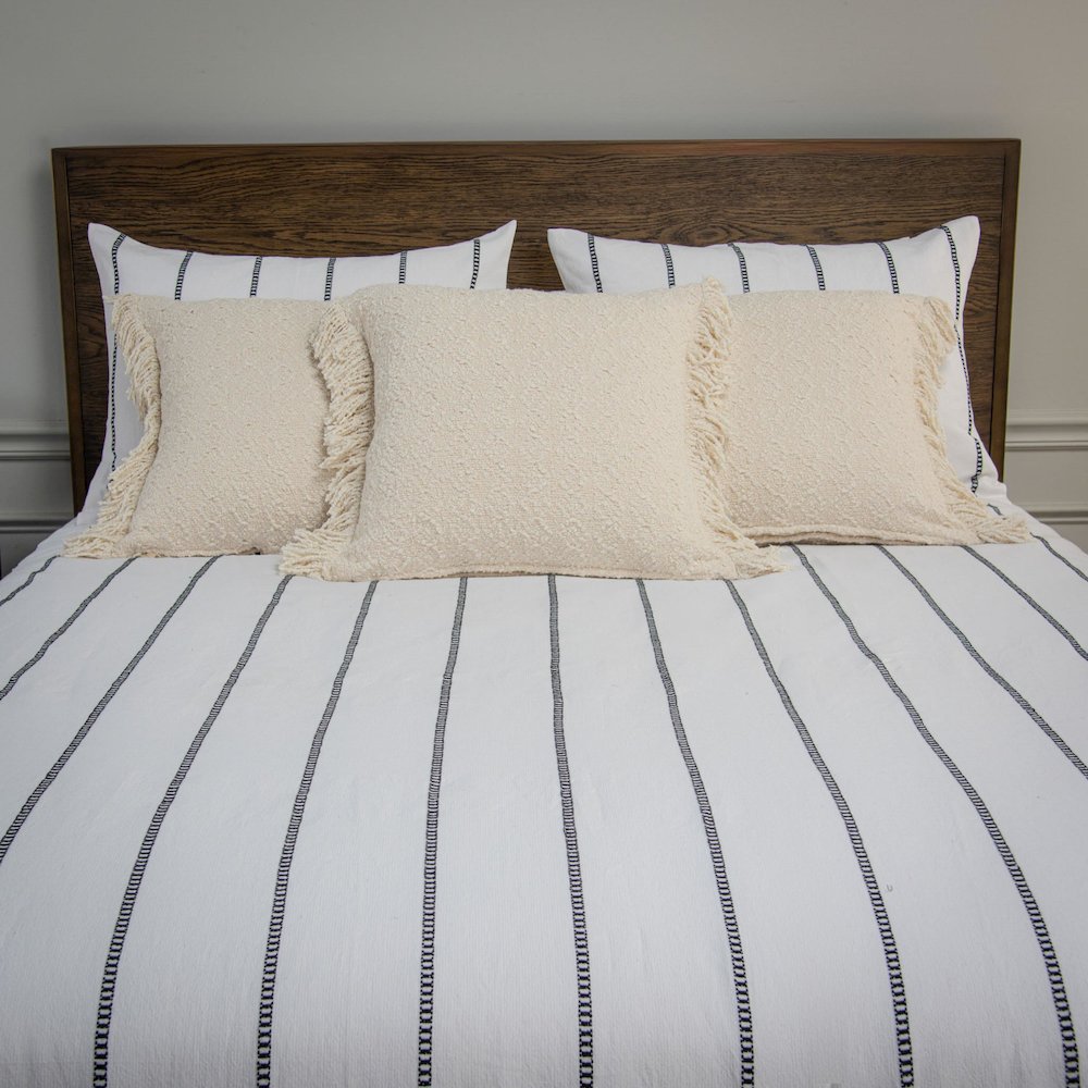 Transitional  92"x96" Comforter/Duvet. Picture 5