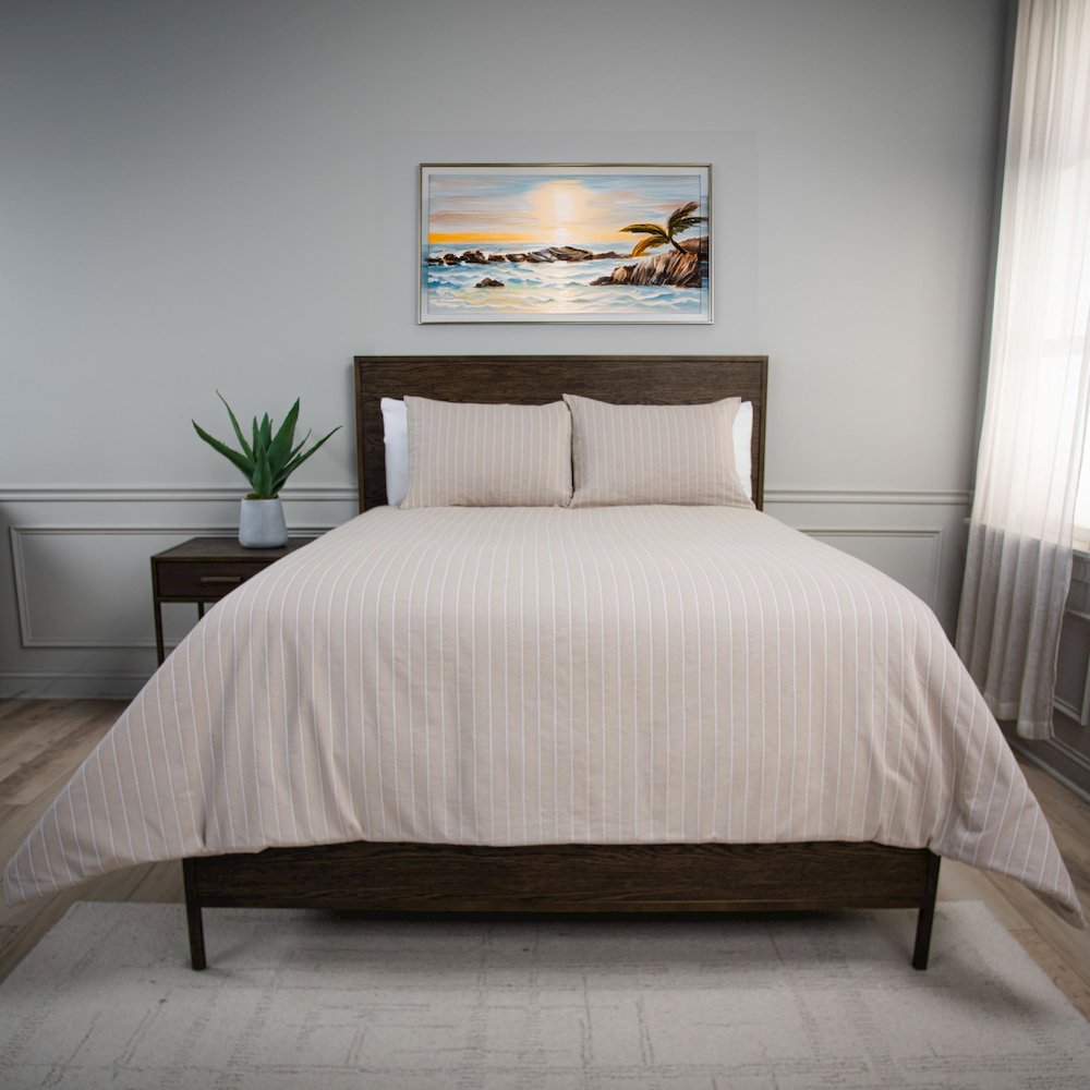 Transitional  92"x96" Comforter/Duvet. Picture 1