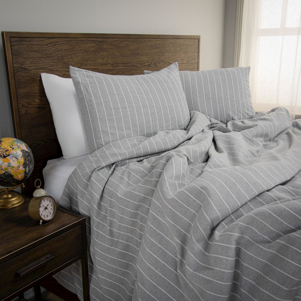 Transitional  92"x96" Comforter/Duvet. Picture 3