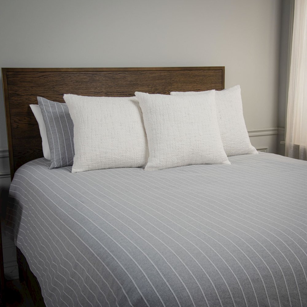 Transitional  92"x96" Comforter/Duvet. Picture 4