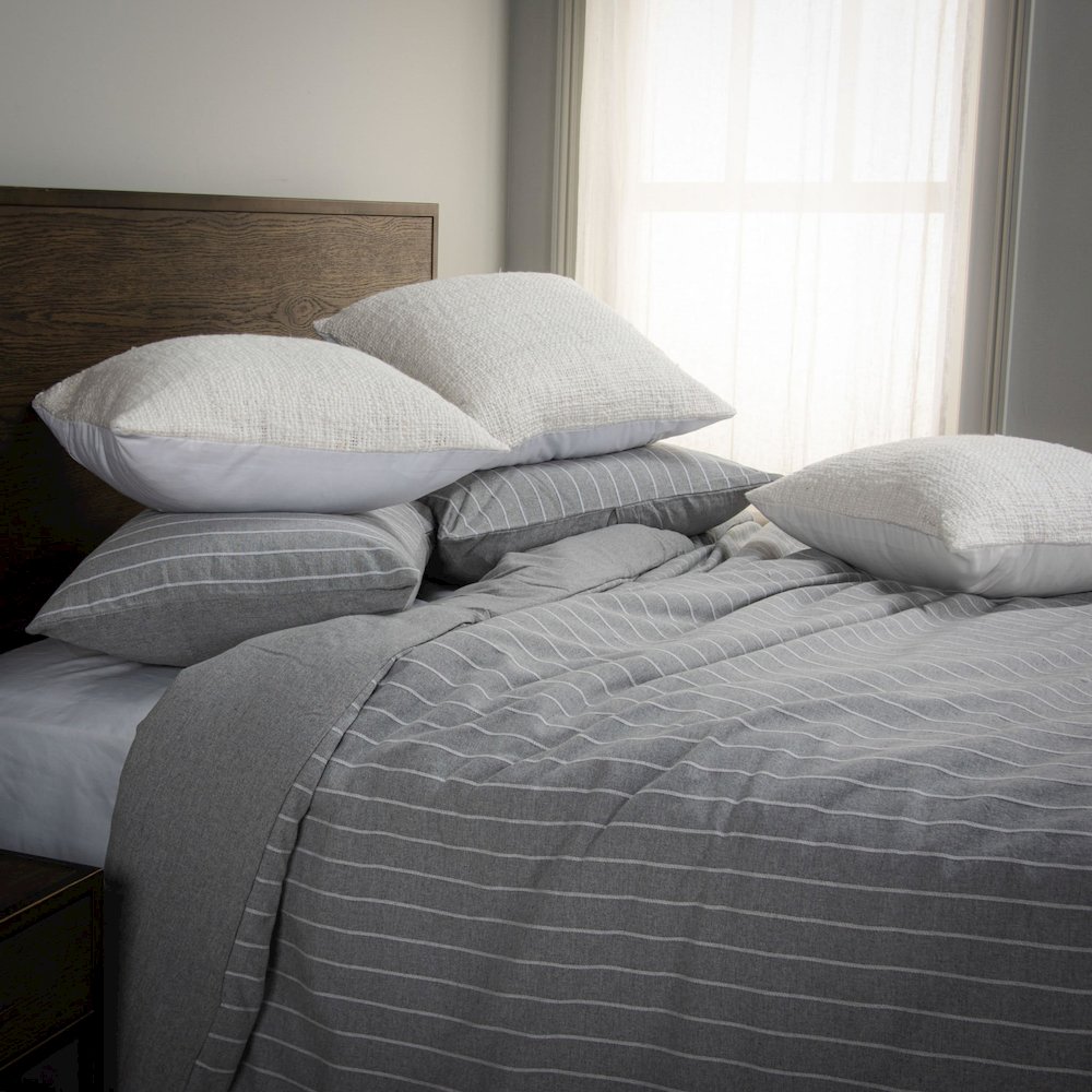 Transitional  92"x96" Comforter/Duvet. Picture 5