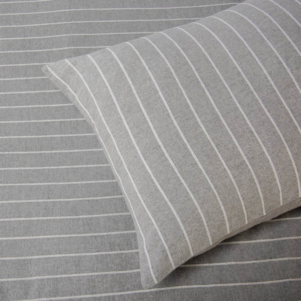 Transitional  92"x96" Comforter/Duvet. Picture 6