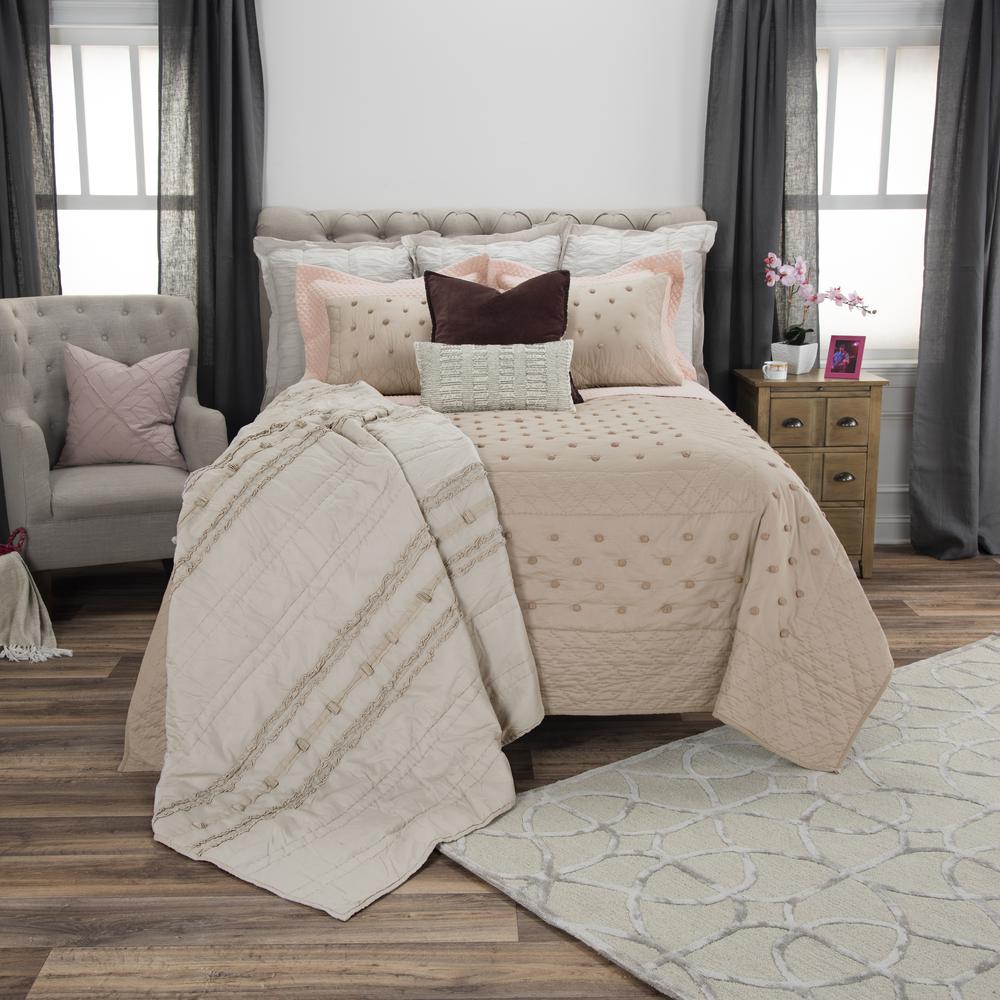 Rizzy Home 106" x 92" Quilt- BQ4340. Picture 5