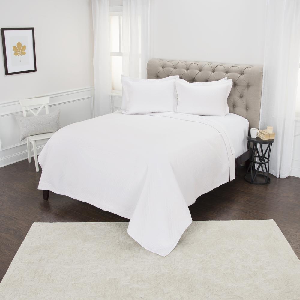Rizzy Home 106" x 92" Quilt- BQ4517. Picture 1
