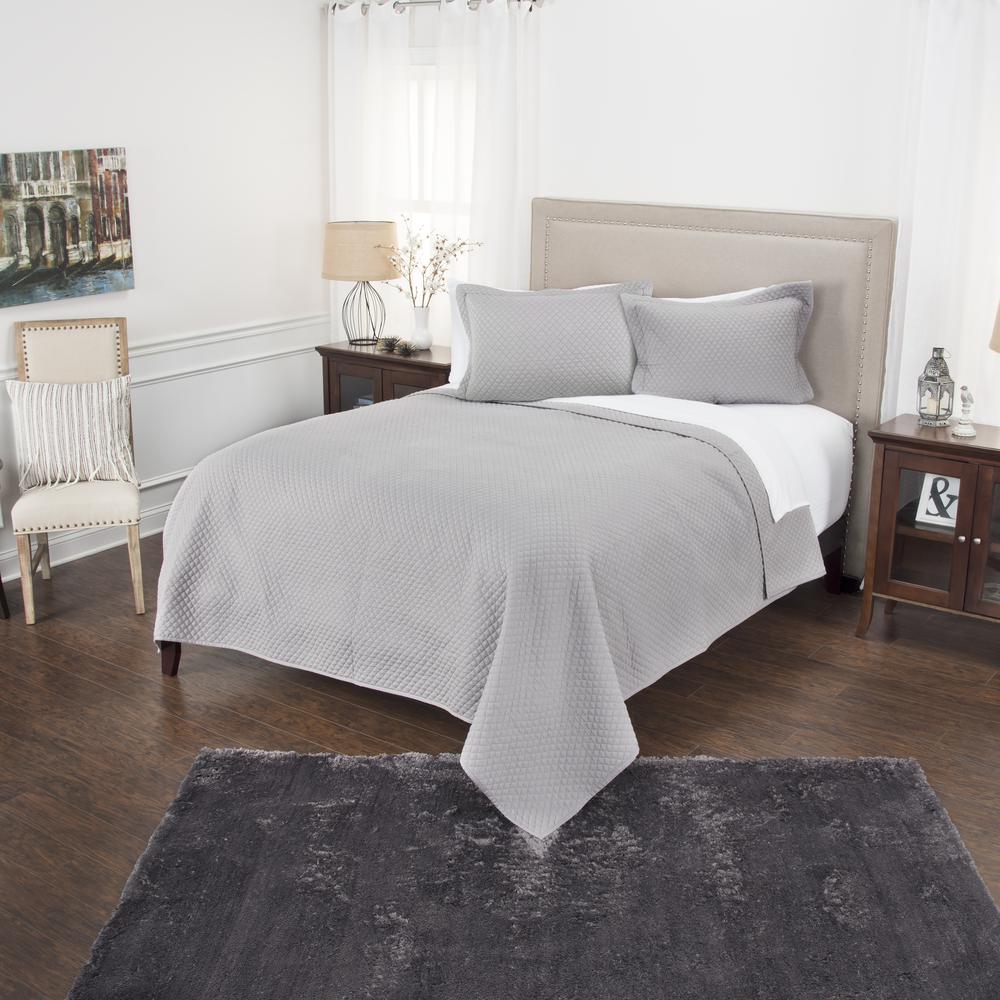Rizzy Home 106" x 92" Quilt- BQ4518. Picture 1
