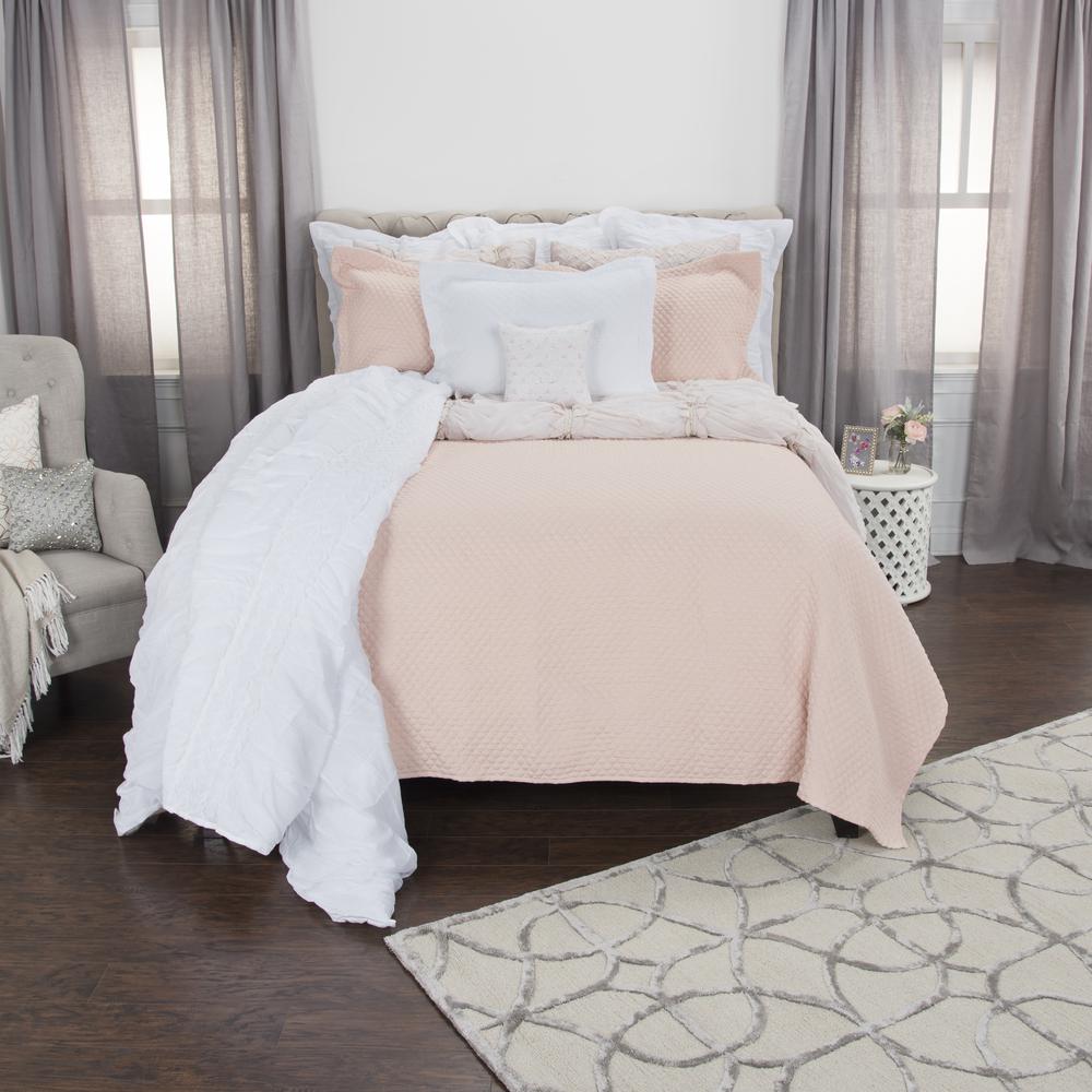Rizzy Home 106" x 92" Quilt- BQ4520. Picture 5