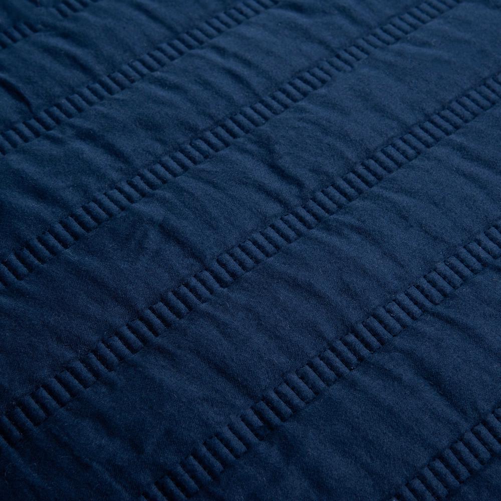 92"X96" Queen Quilt. Picture 5