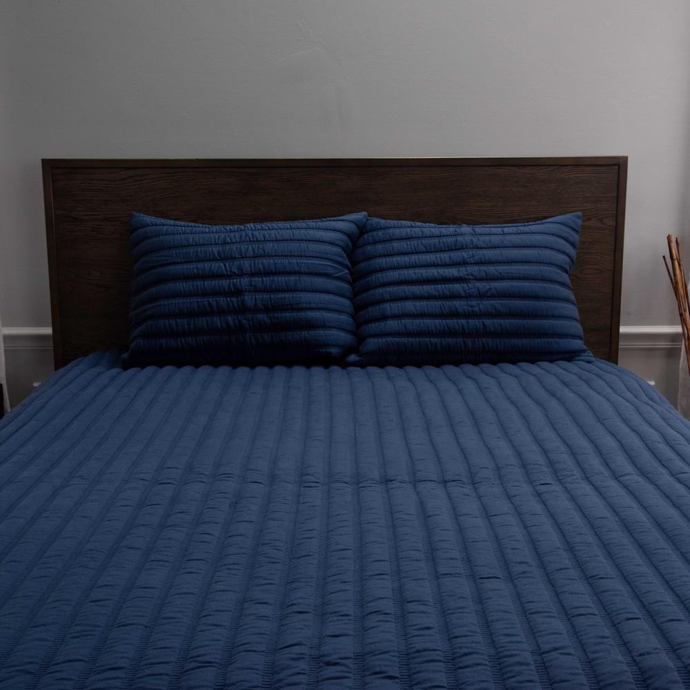 92"X96" Queen Quilt. Picture 6