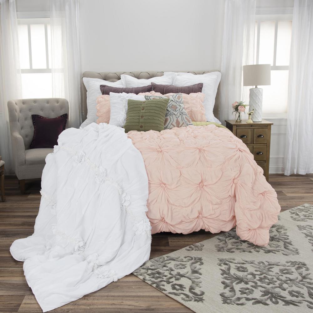 106" x 92" Comforter. Picture 1