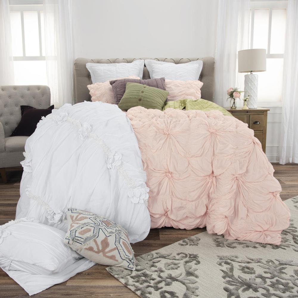 106" x 92" Comforter. Picture 5