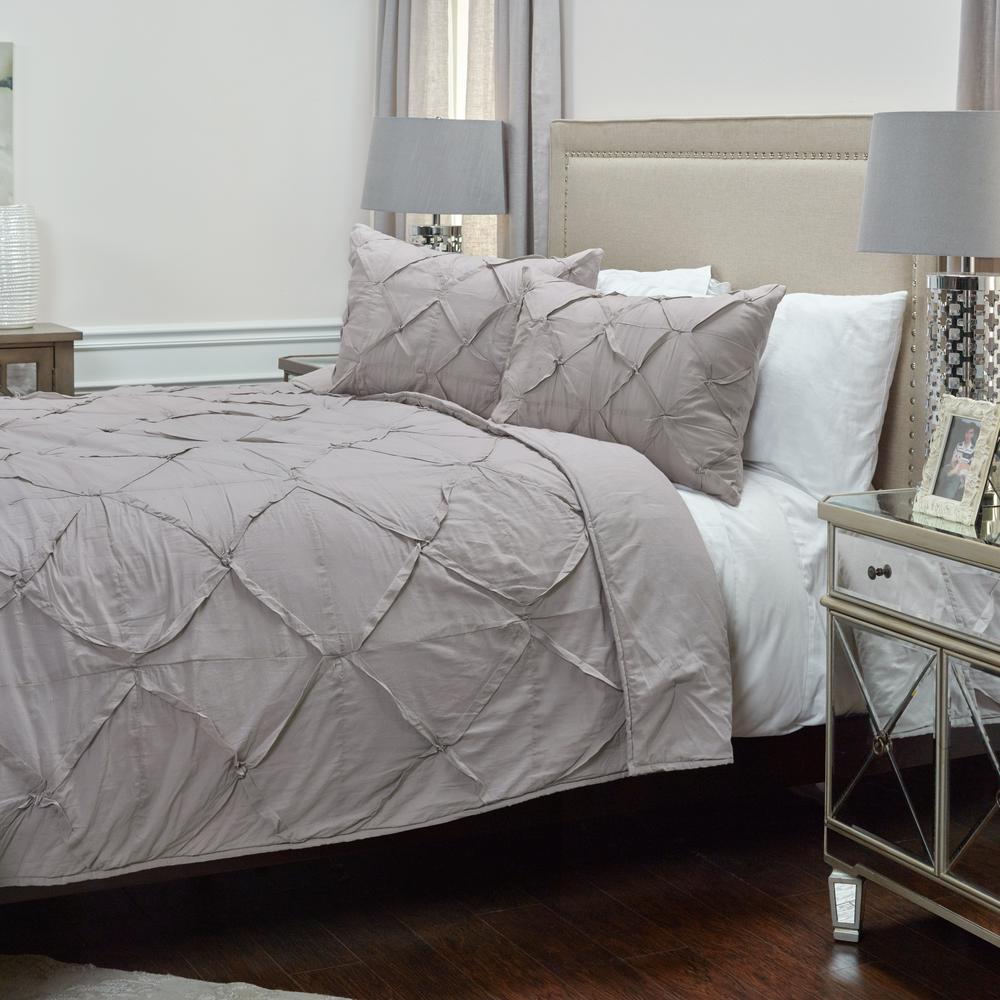 Rizzy Home 106" x 92" Quilt- BT1712. Picture 3