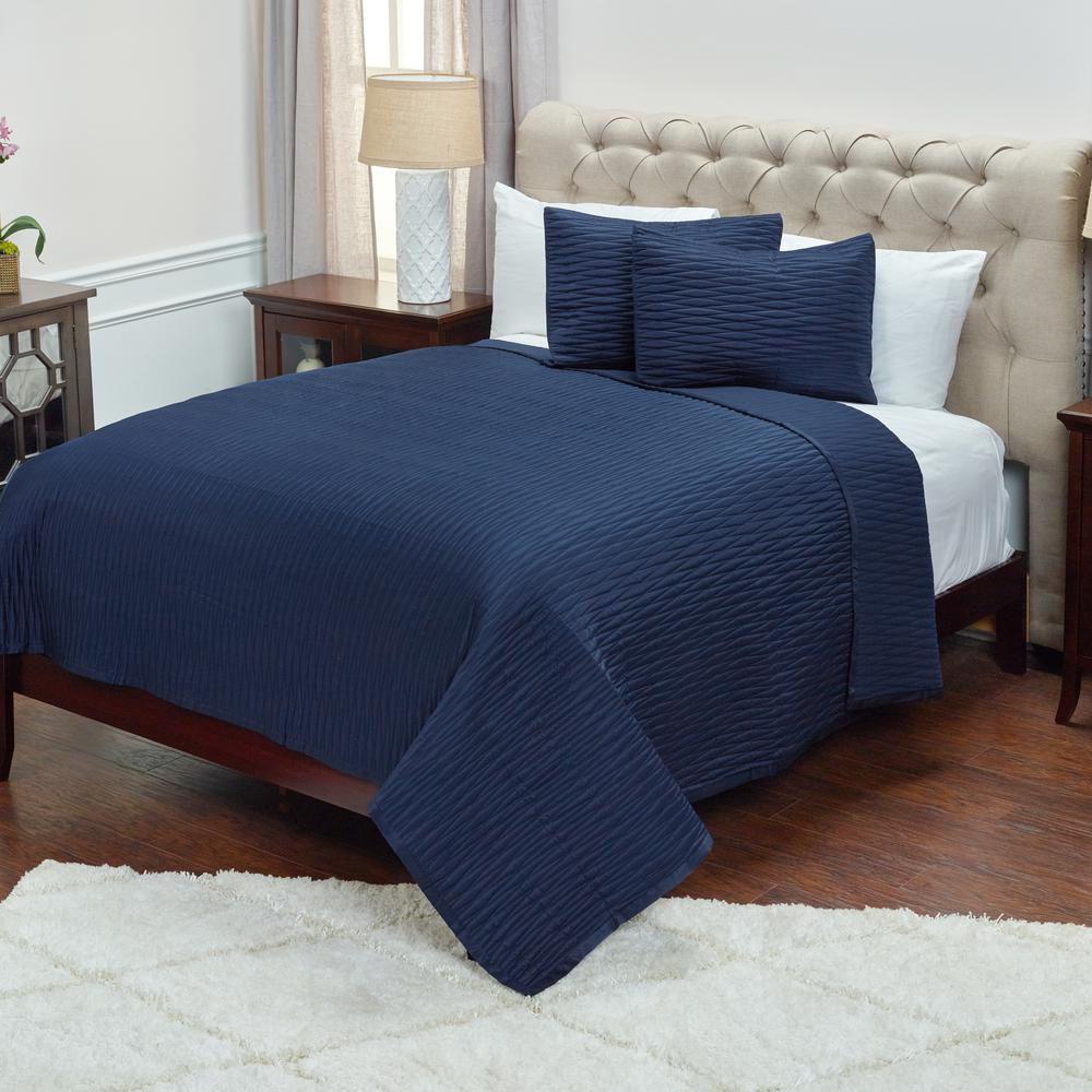 Rizzy Home 106" x 92" Quilt- BT2021. Picture 1