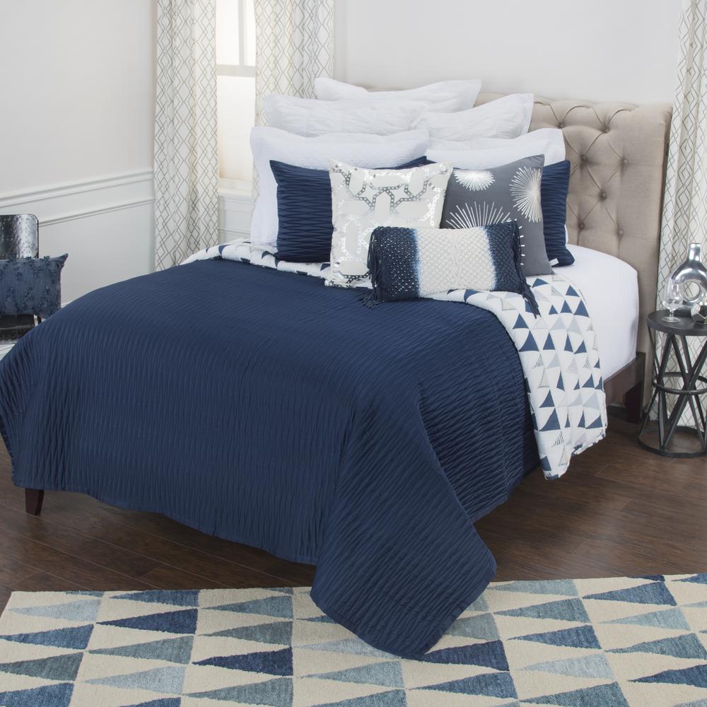 Rizzy Home 106" x 92" Quilt- BT2021. Picture 4