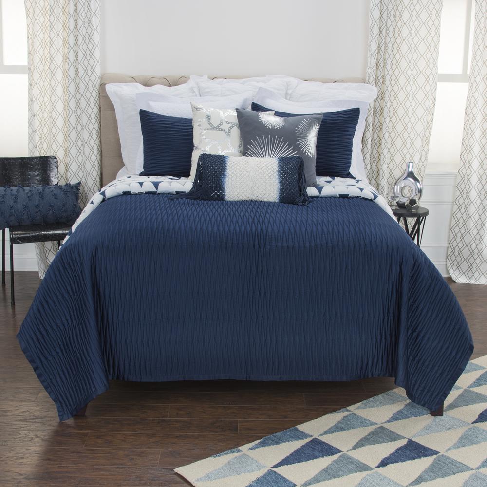 Rizzy Home 106" x 92" Quilt- BT2021. Picture 5