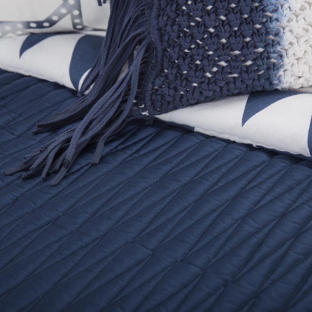 Rizzy Home 106" x 92" Quilt- BT2021. Picture 9
