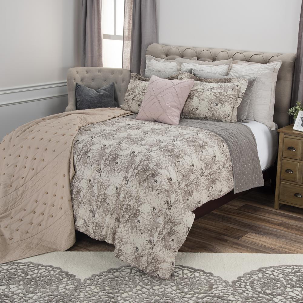 Rizzy Home 106" x 92" Comforter - BT3008. Picture 4