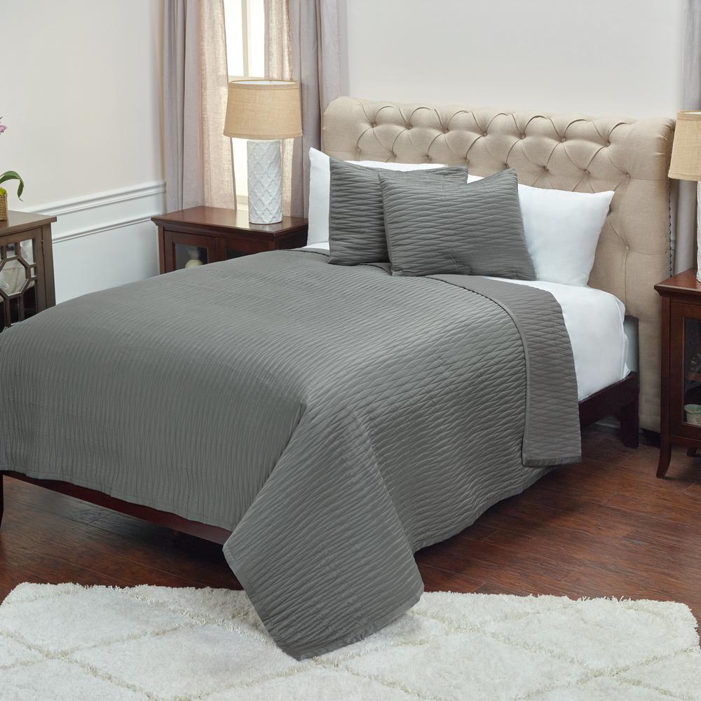Rizzy Home 106" x 92" Quilt- BT3038. Picture 1