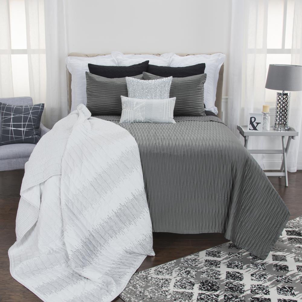 Rizzy Home 106" x 92" Quilt- BT3038. Picture 5