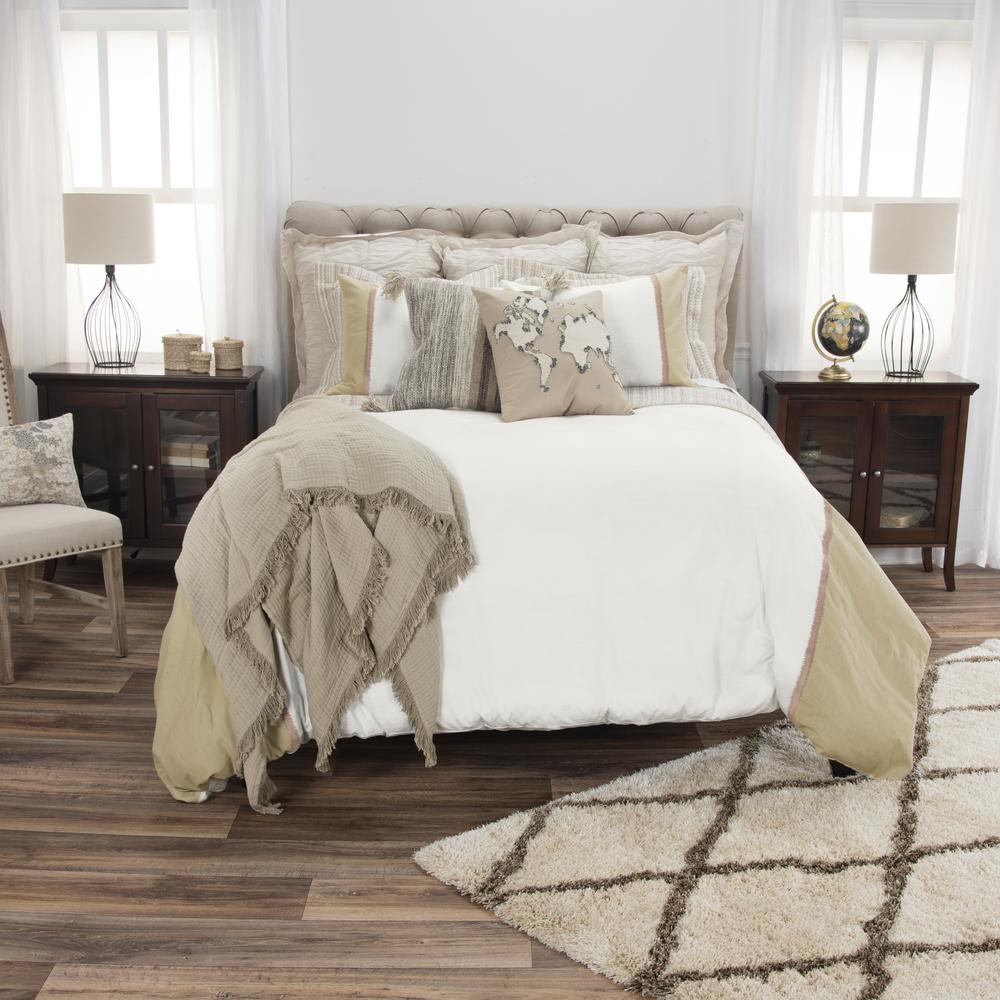 Rizzy Home 114" x 98" Duvet - BT4443. Picture 4
